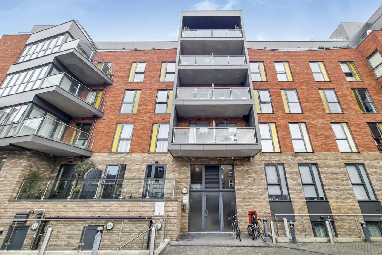 Luxury 2 Bed 2 Bath With Balcony New Build *south London* Appartamento