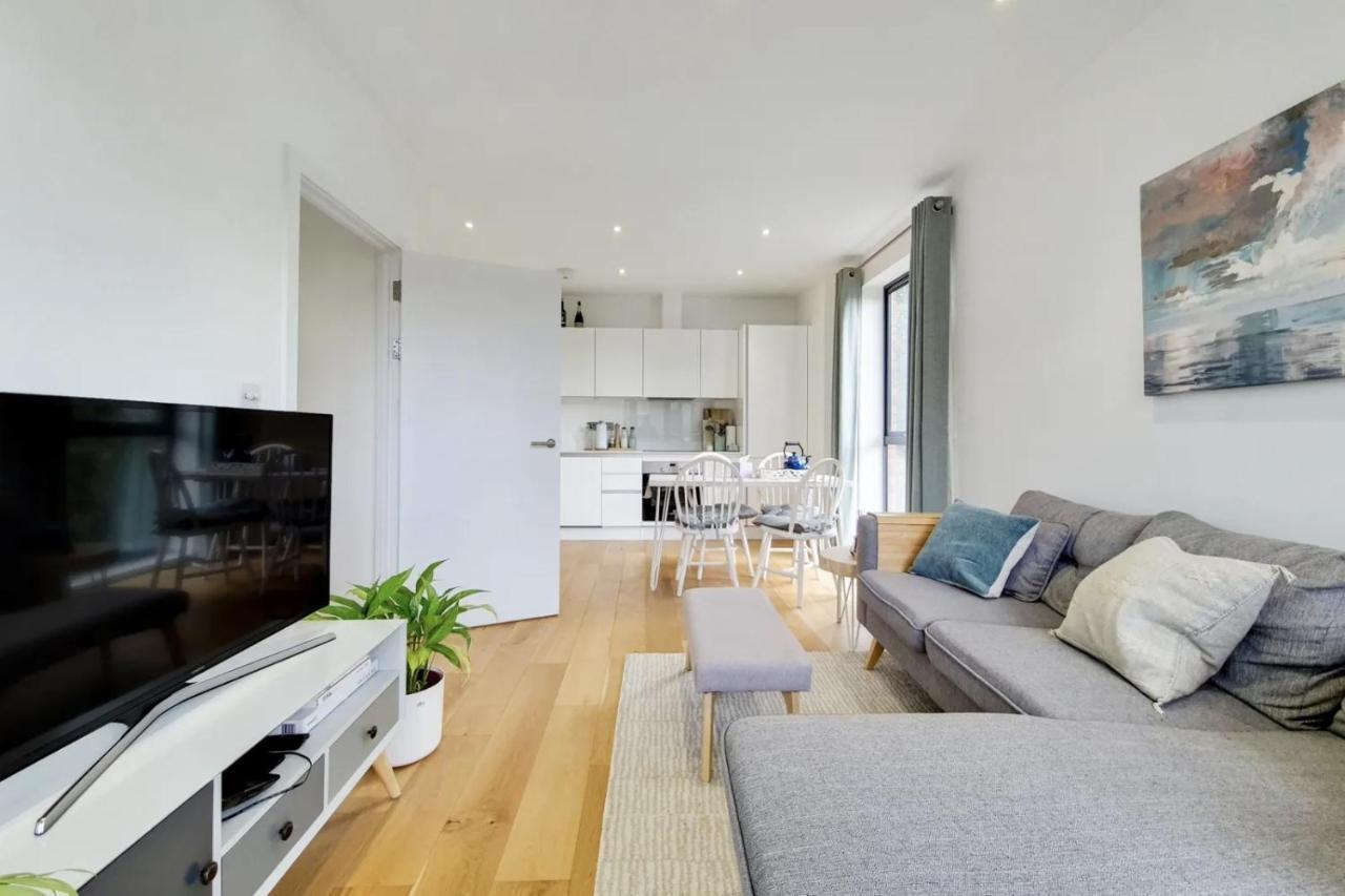 Luxury 2 Bed 2 Bath With Balcony New Build *south London* Appartamento