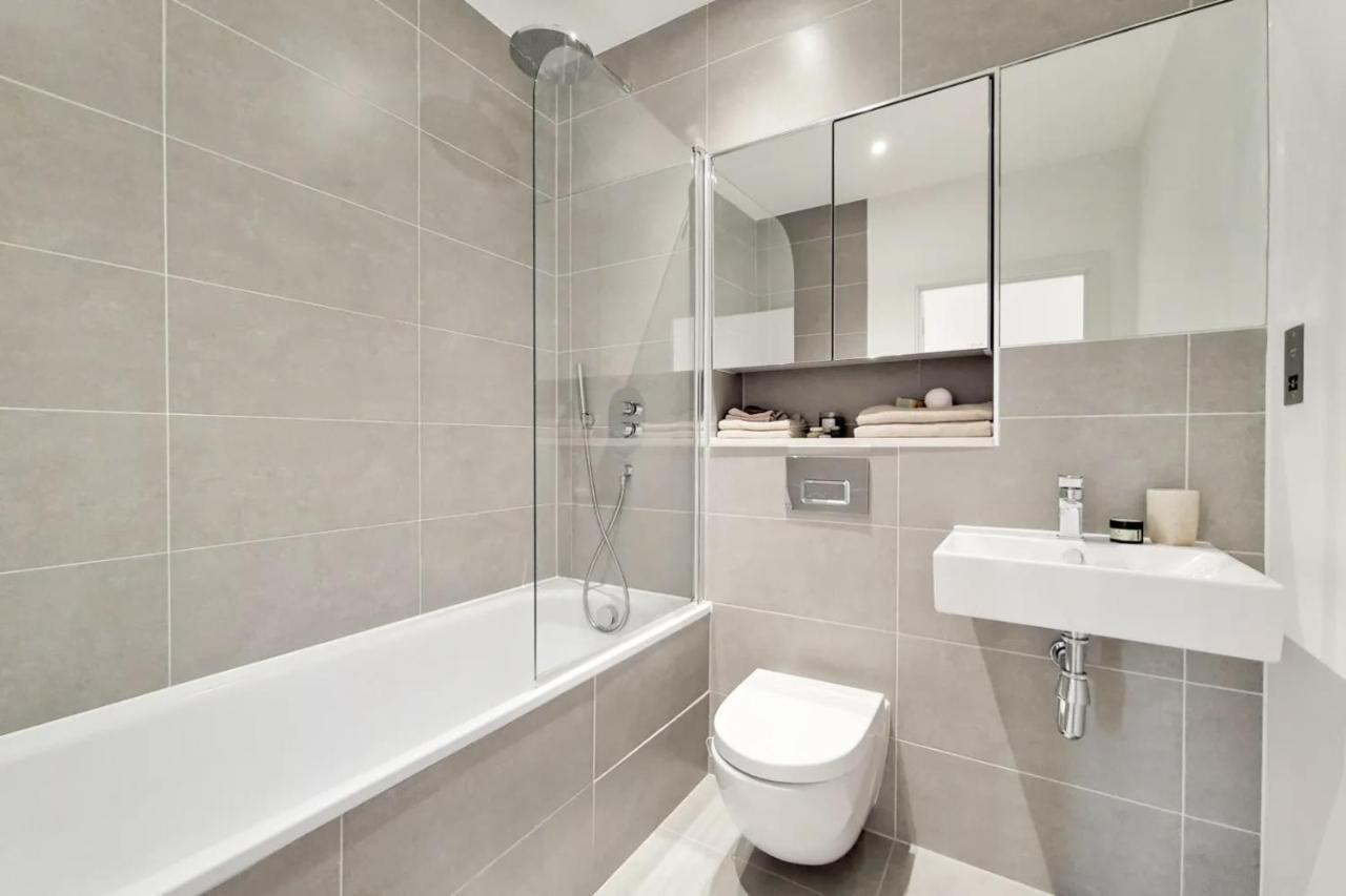 Luxury 2 Bed 2 Bath With Balcony New Build *south London* Appartamento Londra